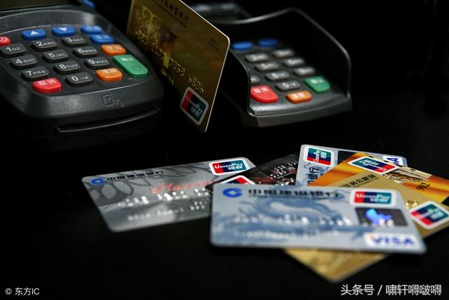 現(xiàn)在個人POS機辦理很簡單，只要提供身份證，信用卡就能馬上辦理，然后自行下載APP軟件，注冊實名認證后就能刷卡收款，非常方便。